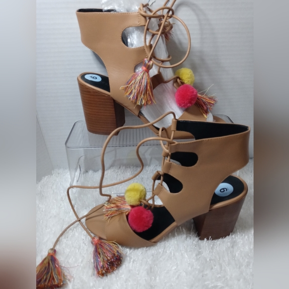 Rebecca Minkoff lace up faux leather sandal with pompom detail. Never wo… - Picture 3 of 4